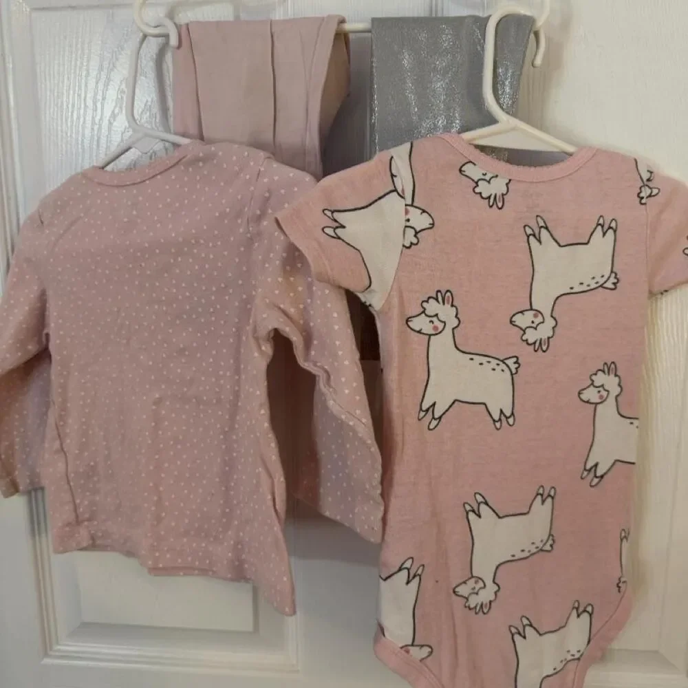 Carters Baby girl 4 piece Onesie/ 2 Leggins Bundle 18 Month